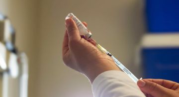 Refuerzan vacunación contra sarampión, influenza y COVID en la UAEMéx