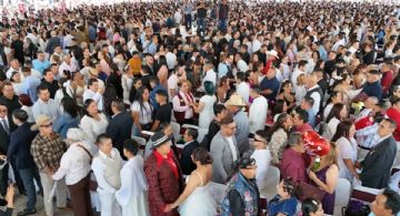 Cientos de parejas se casaron en el Día del Amor en el EDOMEX