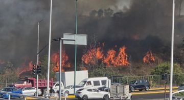Se reactiva incendio junto al Costco de Atizapán hoy jueves 19 de febrero del 2026