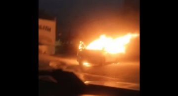 Presuntos integrantes del CJNG queman un auto en Huehuetoca, Estado de México