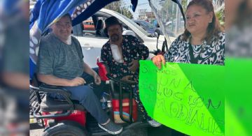 Pacientes realizan BLOQUEO en la Avenida López Mateos en Neza hoy jueves 26 de febrero; exigen tratamientos de hemodiálisis