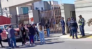 Entregan vecinos de San Mateo a hombre que atropelló a padre e hija