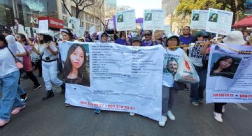 Mamá de Kimberly Moya exige justicia en la marcha del M8 para la joven estudiante desaparecida en Naucalpan