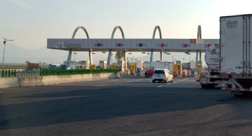 ¡Un caos! La autopista Toluca-Naucalpan cumple 24 horas de estar completamente cerrada en ambos sentidos