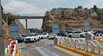 Habitantes de La Magdalena Chichicaspa bloquean la Toluca-Naucalpan hoy 19 de abril