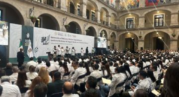 Edomex impulsda 40 acciones de salud y recibe mil 123 médicos especialistas