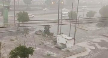 Fuertes lluvias provocan inundación en Av Central, en Ecatepec, hoy 12 de mayo