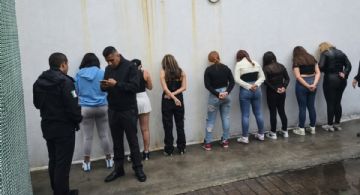 Policía de Ecatepec y Marina trasladan a 24 jóvenes a penal de Neza