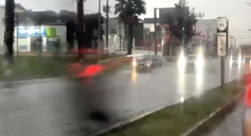 Fuerte lluvia provoca encharcamientos en vialidades de Tecámac hoy 17 de junio 2026
