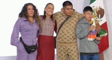 Merlín llega a Palacio Nacional: la historia de lucha de la familia detrás del pato viral del Mundial 2026