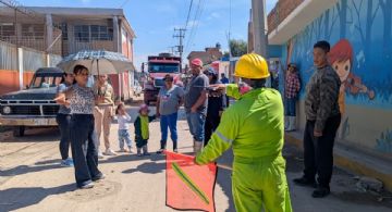 SEDENA se compromete a atender demandas de vecinos de Coyotepec tras protesta por el Tren México-Querétaro