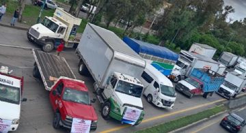 ¡Otro bloqueo! Transportistas cierran el paso en Avenida Jesús Reyes Heroles en Tlalnepantla