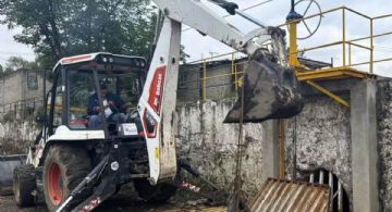 CAEM realiza trabajos de limpieza en la compuerta de la presa El Ángulo