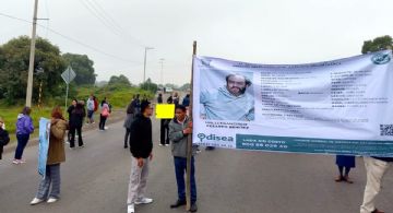 Bloquean la carretera libre Toluca-Naucalpan en ambos sentidos; exigen localizar a Luilli Francisco Cesareo Benítez